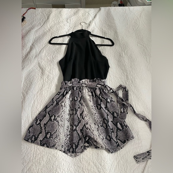 Black and animal print romper - Picture 2 of 2